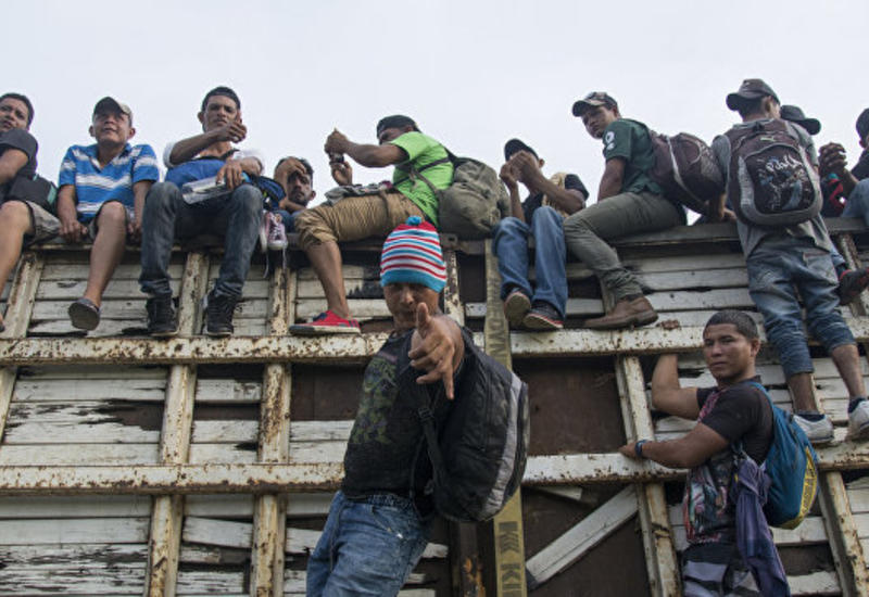 На границе Мексики и США произошли стычки мигрантов с местными жителями