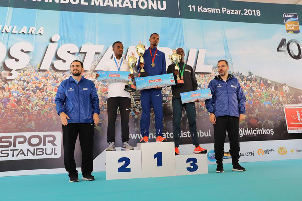 Азербайджанка пробежала по Босфорскому мосту и установила рекорд