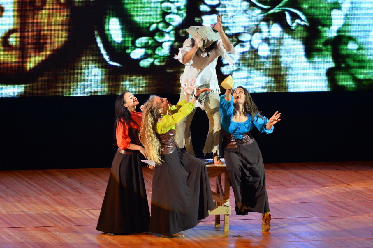 Спектакль "Молчи и танцуй" во Дворце Гейдара Алиева