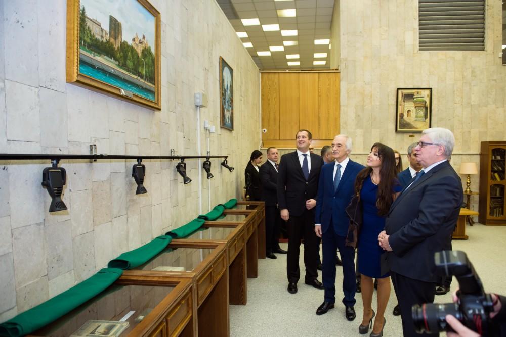 Вице-президент Фонда Гейдара Алиева Лейла Алиева приняла участие в торжественной церемонии открытия в Москве бюста Насими