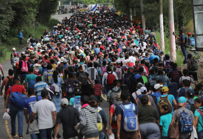 Мексиканцы требуют выгнать "караван мигрантов" прочь из страны