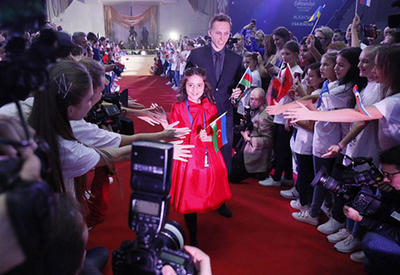 “Eurovision”un rəsmi açılışı oldu - Fidan qırmızı xalçada <span class="color_red">- FOTO</span>
