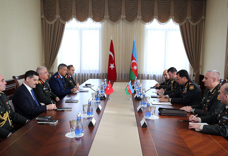 Начальники генштабов Азербайджана и Турции обсудили сотрудничество