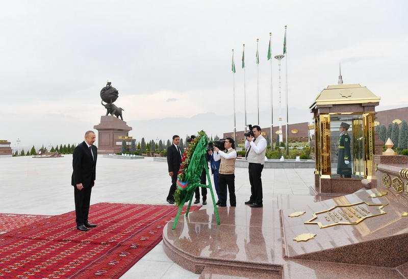 Президенты Азербайджана и Туркменистана выступили с заявлениями для печати