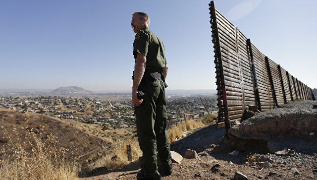 Военным США на границе с Мексикой разрешили применять силу