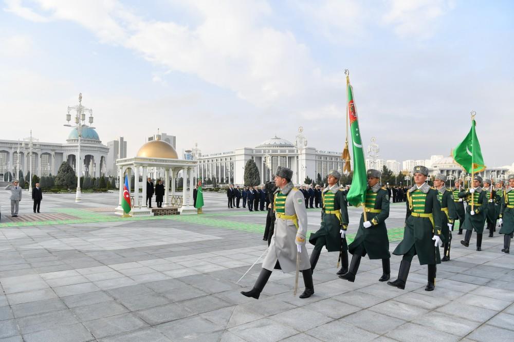 Президенты Азербайджана и Туркменистана выступили с заявлениями для печати