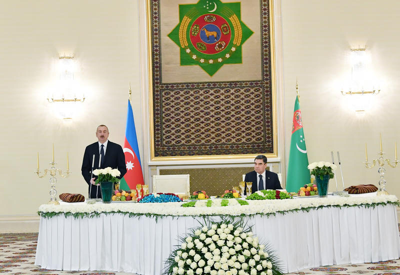 От имени Президента Туркменистана устроен официальный прием в честь Президента Ильхама Алиева