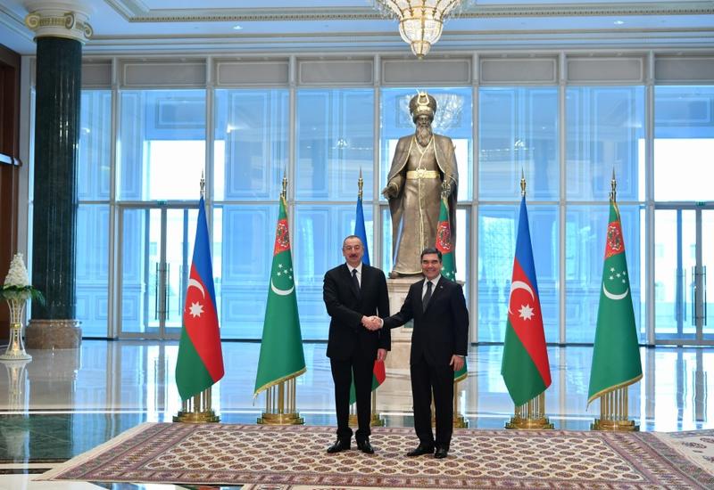 Азербайджан соединяет Запад с Востоком - не на словах, а на деле.