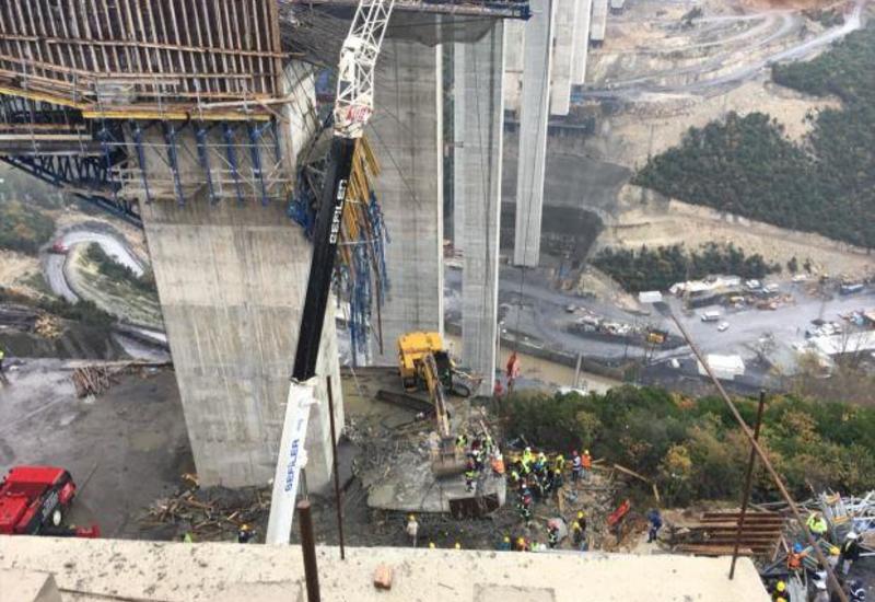 В Турции обрушился мост, под завалами люди