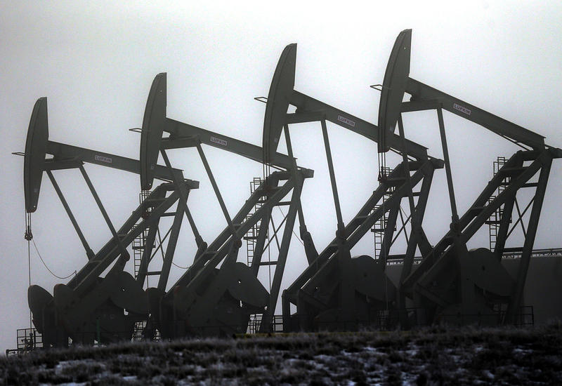 Страны ОПЕК достигли предварительной договоренности о сокращении добычи нефти