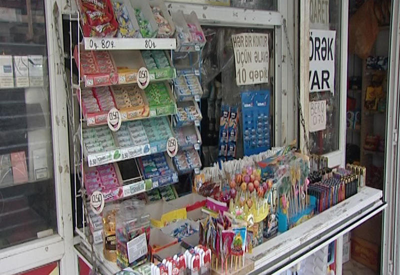 В Баку активно борются с продажей сигарет несовершеннолетним