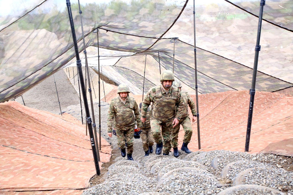 Закир Гасанов проверил боеготовность азербайджанской армии в прифронтовой зоне