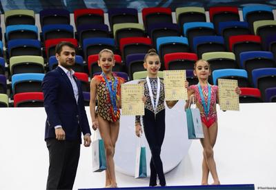 Прошла церемония награждения призеров третьего дня соревнований 25-го первенства Азербайджана по художественной гимнастике <span class="color_red">- ФОТО</span>