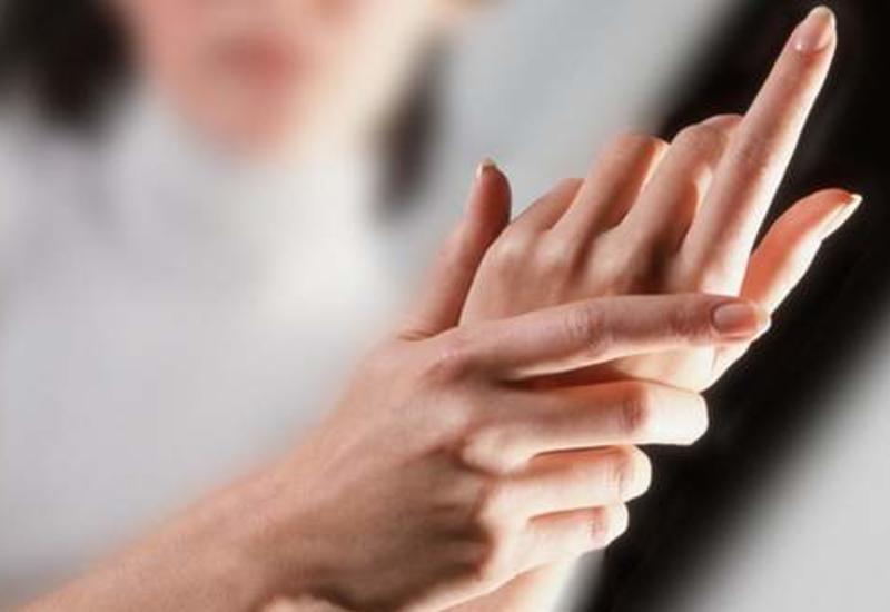 Почему немеют руки: 7 серьезных причин