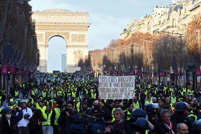Протестные акции в Париже: задержано более 1700 человек, десятки раненых