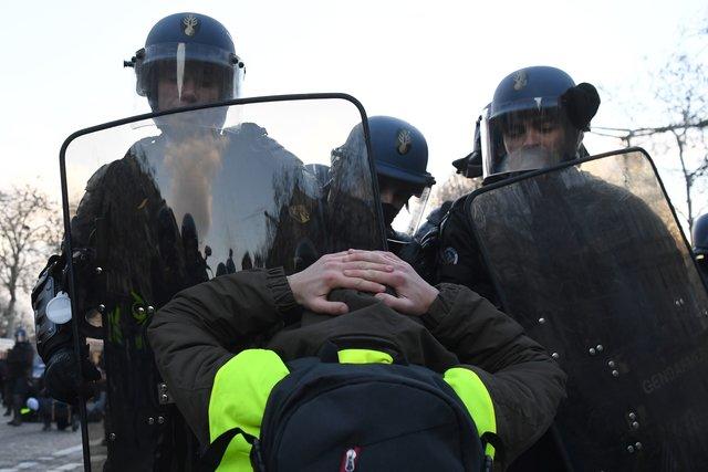 Протестные акции в Париже: задержано более 1700 человек, десятки раненых
