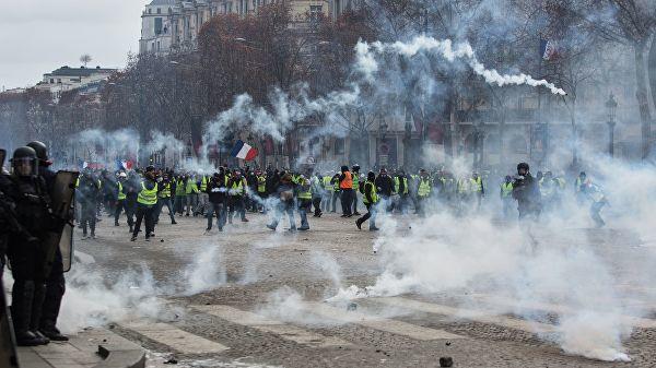 Во Франции более четырех тысяч человек задержали с начала акций протеста
