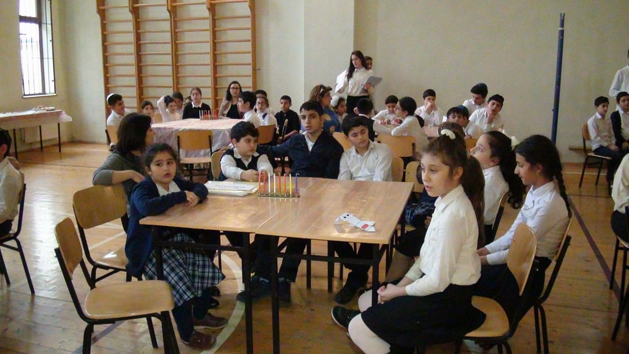 Михаил Гусман побывал в бакинской еврейской школе