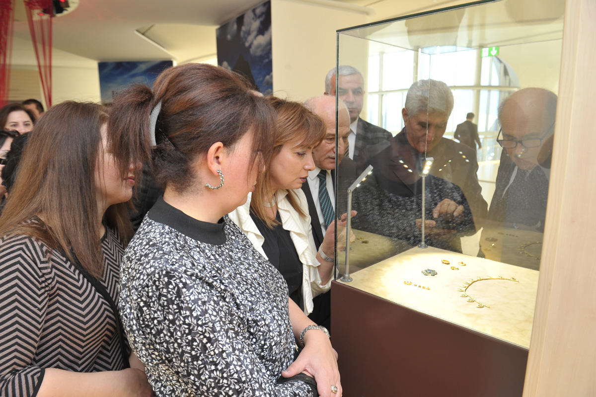 В Центре Гейдара Алиева представлены предметы украшения эпохи позднего железа