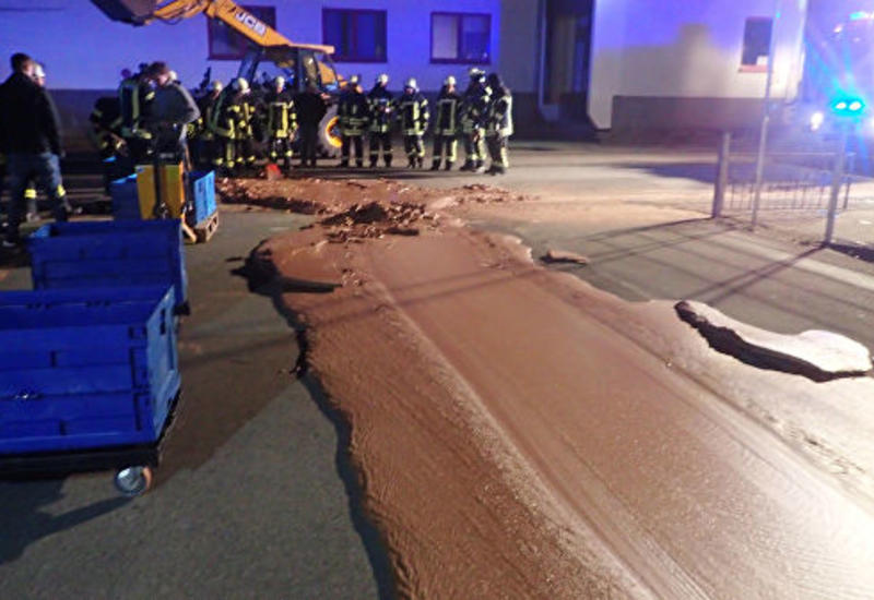 В Германии тонна шоколада вылилась на улицу и замерзла