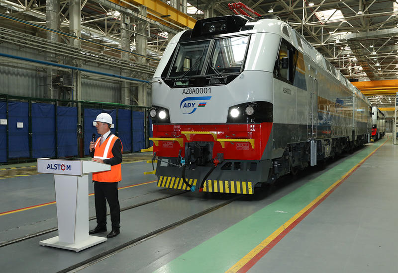 Казахстан отправил в Азербайджан первый грузовой локомотив Prima T8