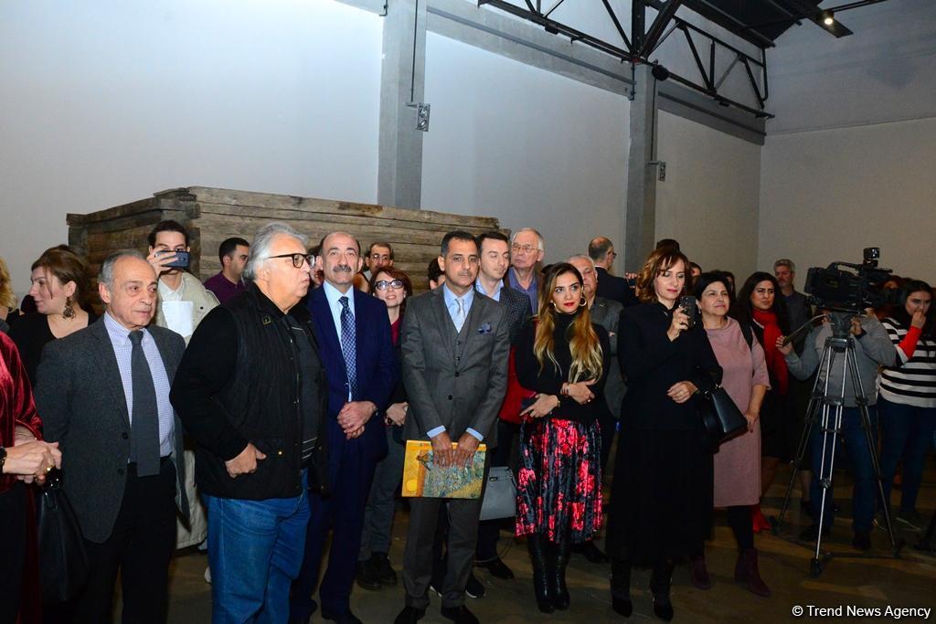 YARAT представил выставку грузинского художника Важико Чачхиани "Мухи кусаются к дождю"