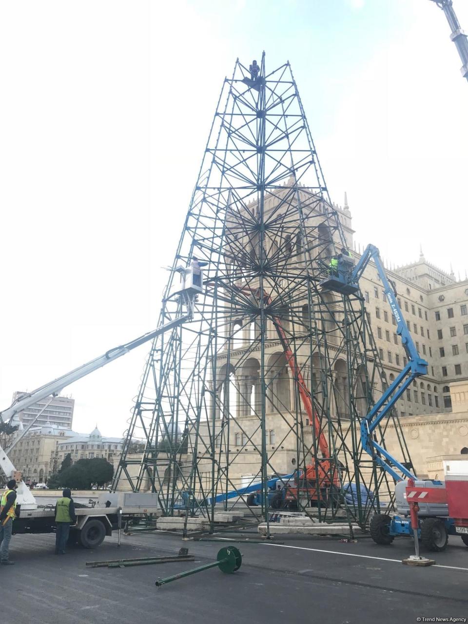 В Баку установят 37 метровую елку