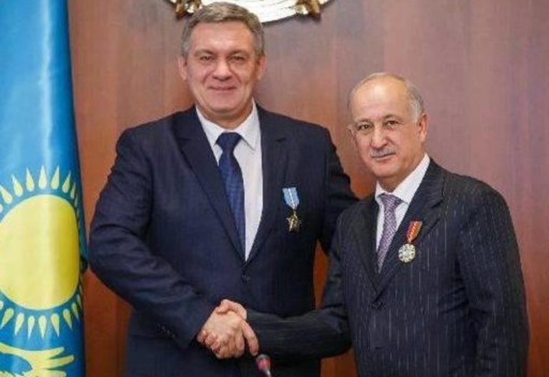 Nazarbayev azərbaycanlı diaspor rəhbərini "Dostluq" medalı ilə təltif etdi