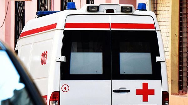 В Дагестане микроавтобус опрокинулся в кювет, есть погибший и пострадавшие