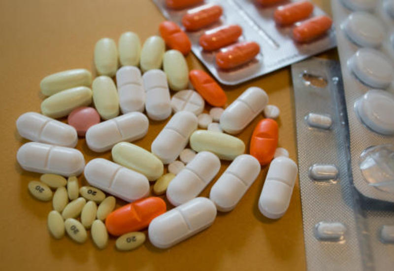 В Азербайджане более ста человек отравились лекарствами