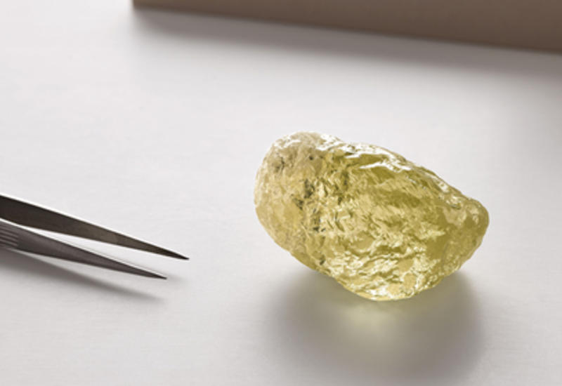В Канаде нашли алмаз размером с куриное яйцо