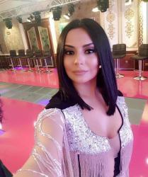 VÃ¼sal&Eacute; Ælizad&Eacute; dekoltesi il&Eacute; bÃ¼tÃ¼n iÅtirakÃ§Ä±larÄ± kÃ¶lg&Eacute;d&Eacute; qoydu - FOTO
