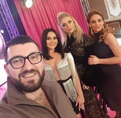 VÃ¼sal&Eacute; Ælizad&Eacute; dekoltesi il&Eacute; bÃ¼tÃ¼n iÅtirakÃ§Ä±larÄ± kÃ¶lg&Eacute;d&Eacute; qoydu - FOTO