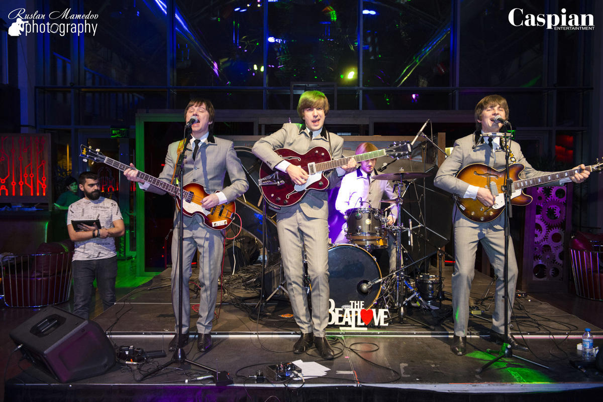 В Баку впервые прошел концерт трибьют-шоу легендарной группы The Beatles - группы The BeatLove
