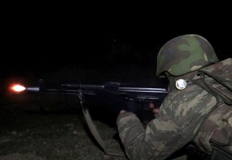 Азербайджанская армия отрабатывает ночные стрельбы