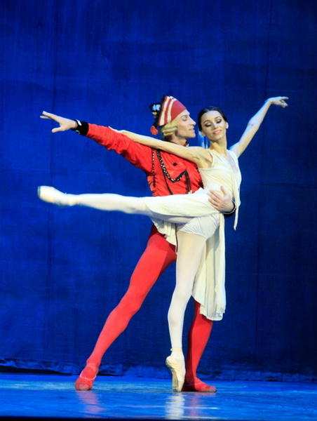 Театр оперы и балета сделал бакинцам новогодний подарок - великолепного "Щелкунчика"