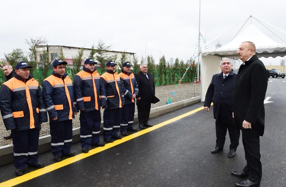 Президент Ильхам Алиев принял участие в открытии новой автодороги в Баку