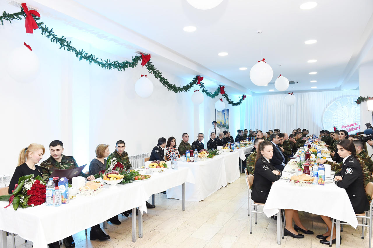 Первый вице-президент Мехрибан Алиева приняла участие в мероприятии в Н-ской воинской части СГБ, посвященном  Дню солидарности азербайджанцев мира и Новому году