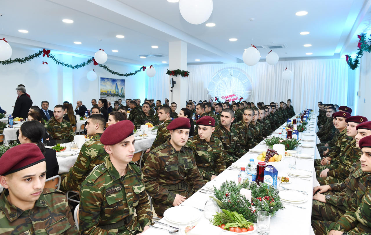Первый вице-президент Мехрибан Алиева приняла участие в мероприятии в Н-ской воинской части СГБ, посвященном  Дню солидарности азербайджанцев мира и Новому году