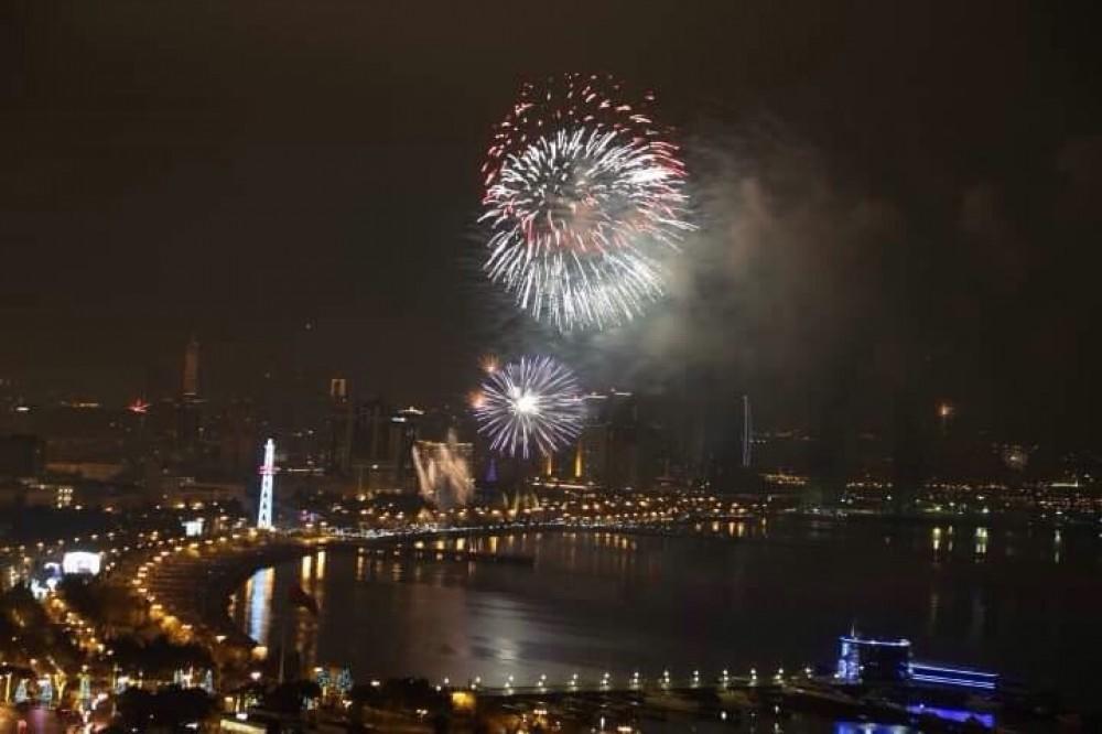 Баку встретил 2019 год с грандиозным фейерверком