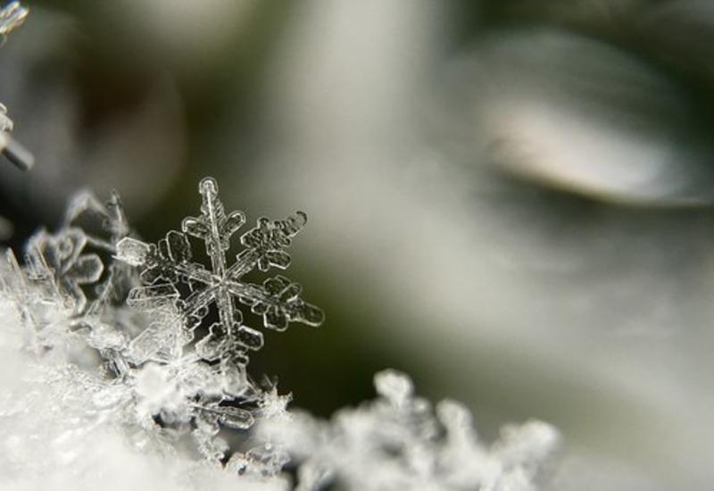 Ученые определили, какие факторы определяют форму снежинок