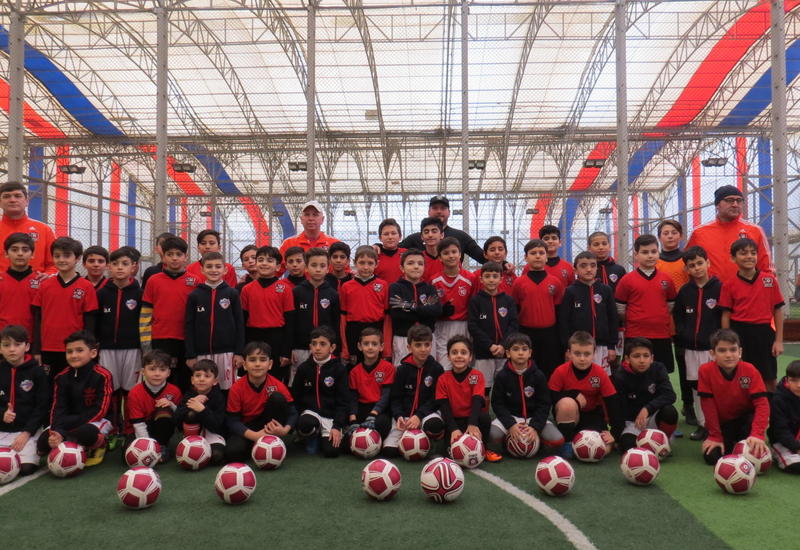 Самые юные азербайджанские футболисты поздравляют с Новым годом
