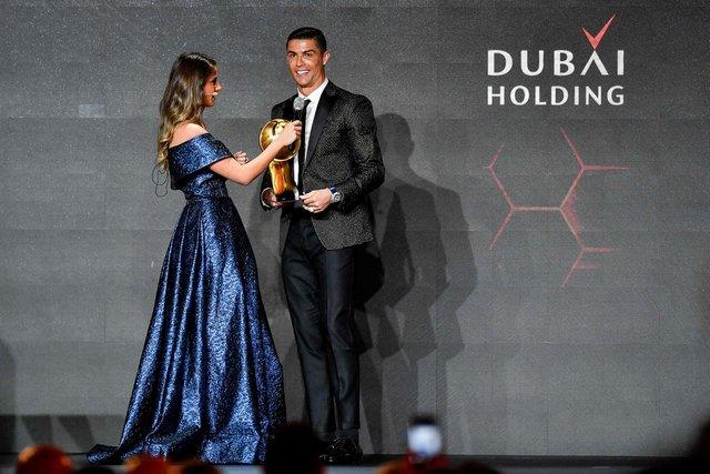 Криштиану Роналду получил награду лучшему футболисту года