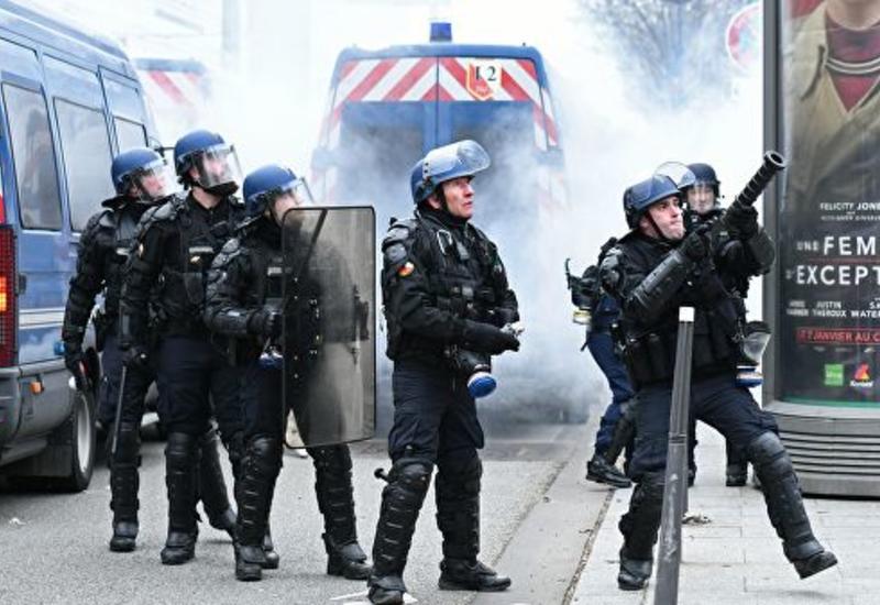В Париже на акции "желтых жилетов" задержали 18 человек