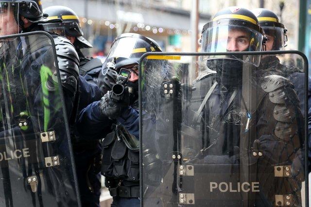 Французские полицейские требуют ужесточить меры против погромщиков