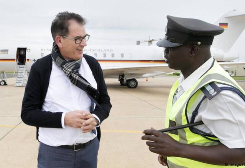 Самолет министра ФРГ сломался в Африке