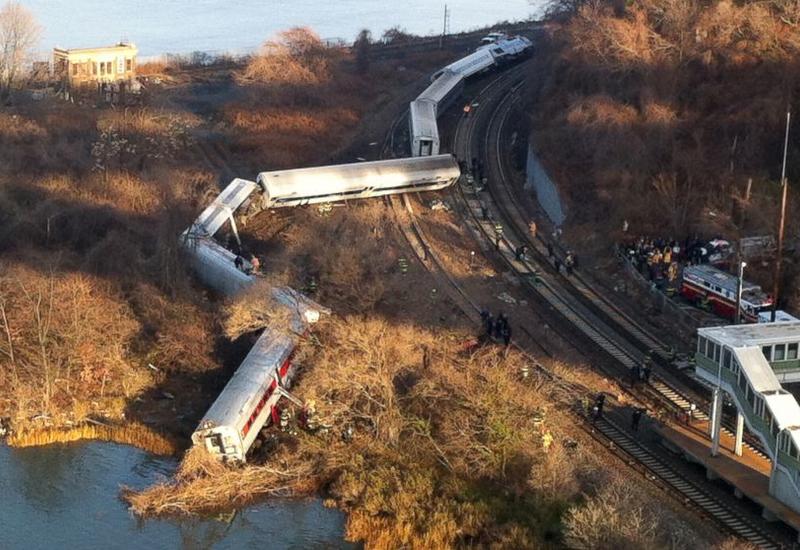 Ужасное столкновение поездов в ЮАР: трое погибших, сотни пострадавших