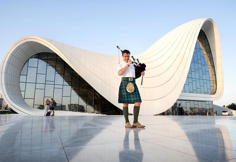 Посетивший 88 стран "путешествующий кельт": Азербайджан – самая гостеприимная страна
