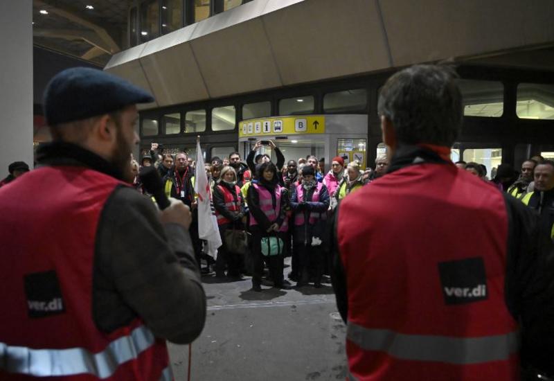 В Германии сотрудники аэропортов объявили забастовку, отменены сотни рейсов