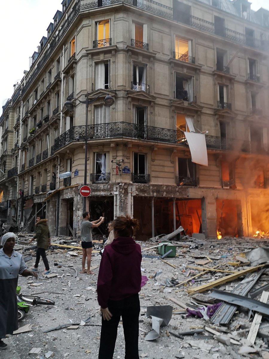 В центре Парижа прогремел мощный взрыв, есть погибшие и пострадавшие